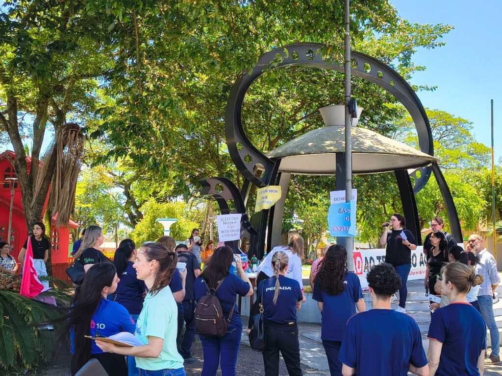 Assembleia discute trabalho especial em dezembro; reunião delibera sugestão aos lojistas